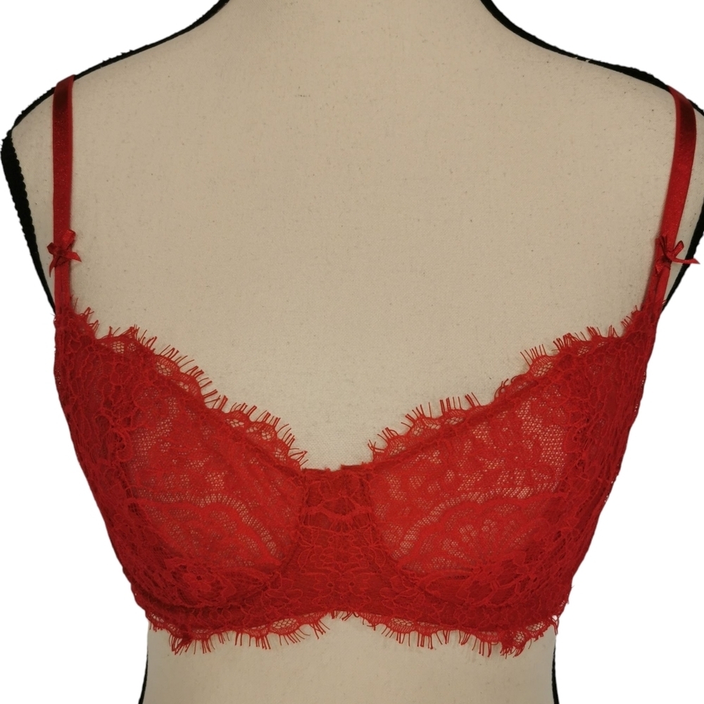 Victoria's Secret Dream Angels Underwire Push Up Red Lace Bra - Sz 32D